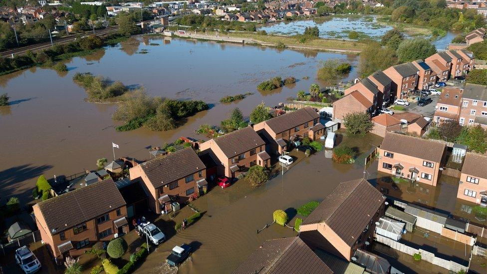 Heavy Rain Causes Minor Flooding in Retford